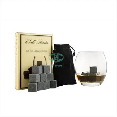 Boutique Whisky Stone -lahjarasia sisältää 9 kpl ja pussit